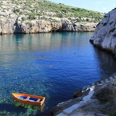 Apartment Cliff Side *