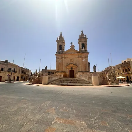 Apartment Cliff Side