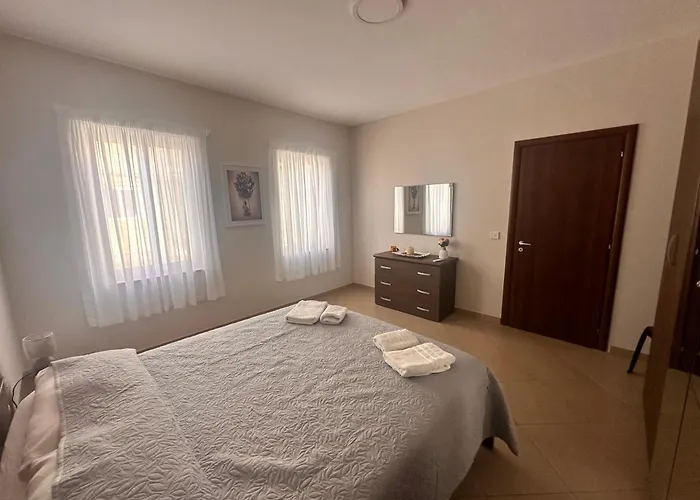 Cliff Side Apartman *